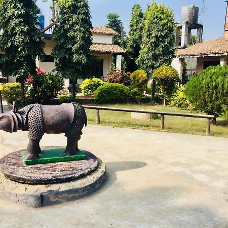 Safari Wildlife Lodge And Camp Chitwan Exterior foto