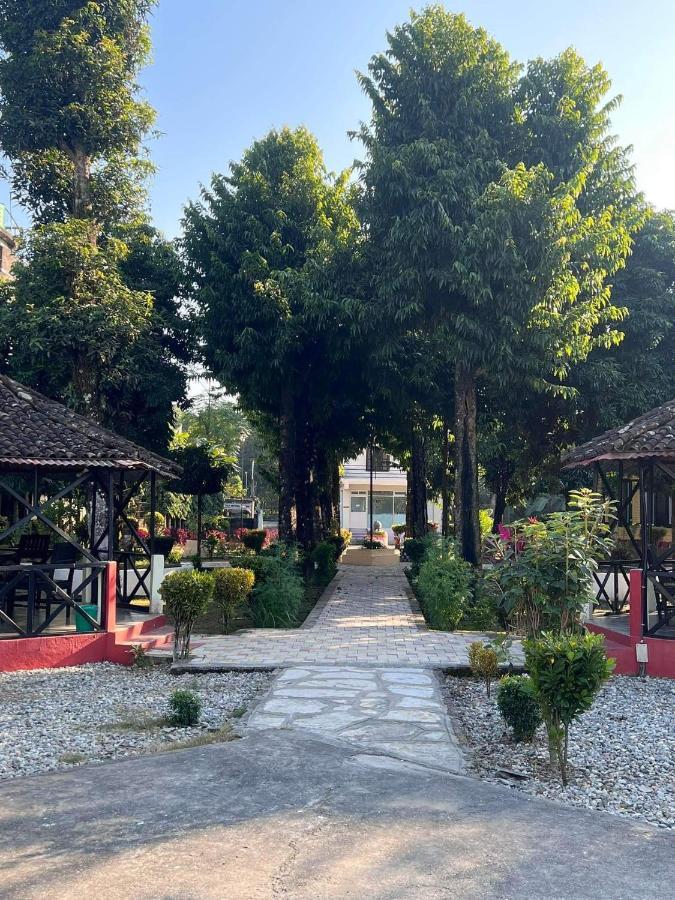 Safari Wildlife Lodge And Camp Chitwan Exterior foto