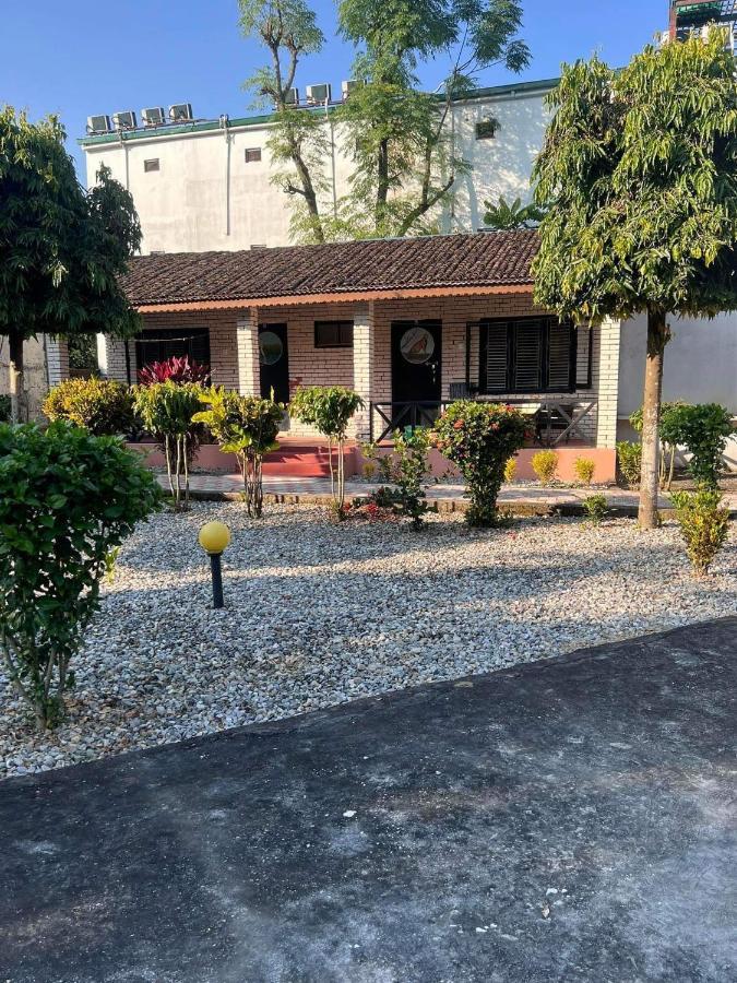 Safari Wildlife Lodge And Camp Chitwan Exterior foto