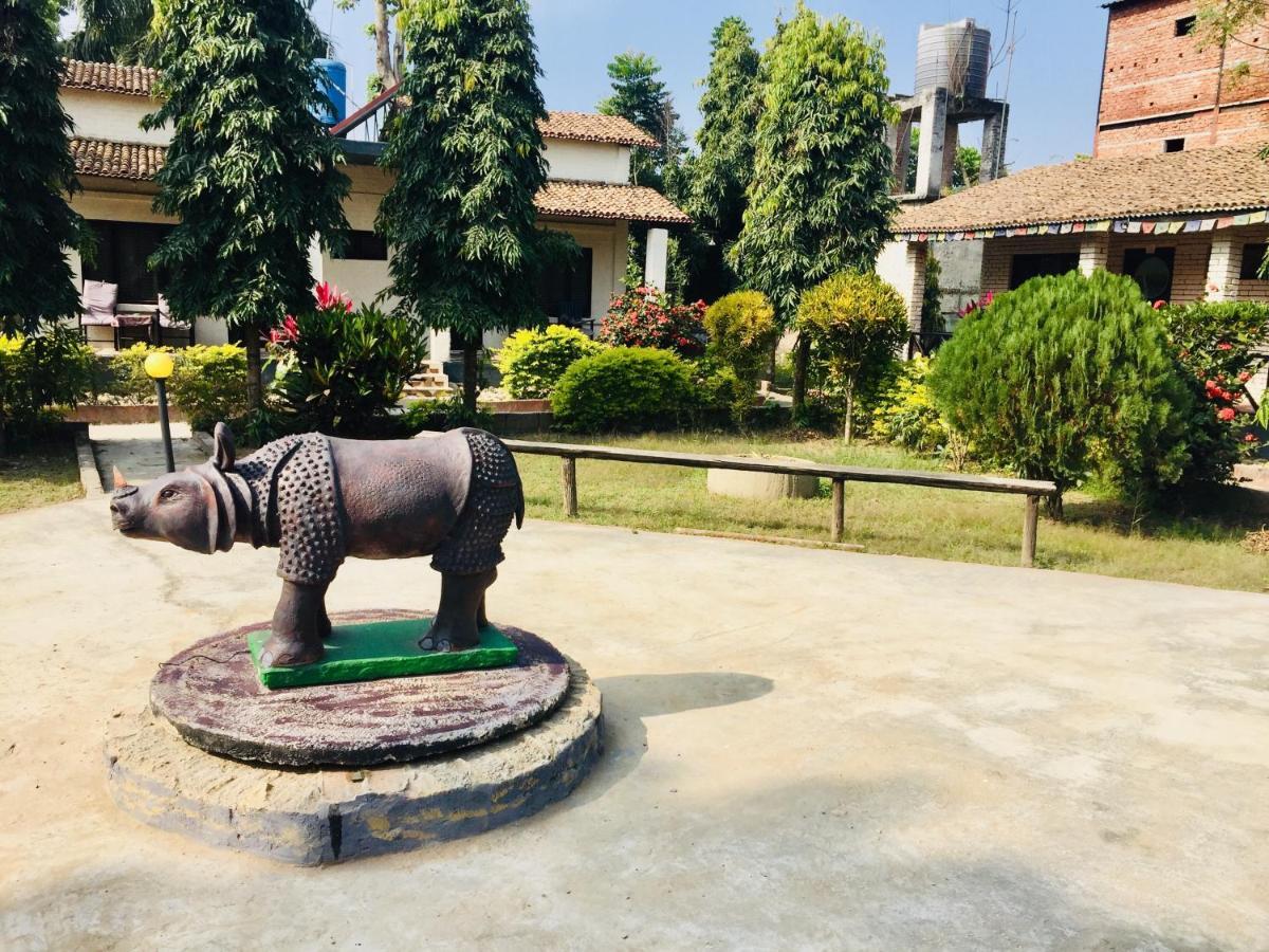 Safari Wildlife Lodge And Camp Chitwan Exterior foto